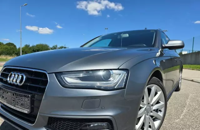 AUDI A4 