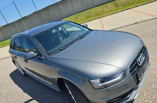 AUDI A4 