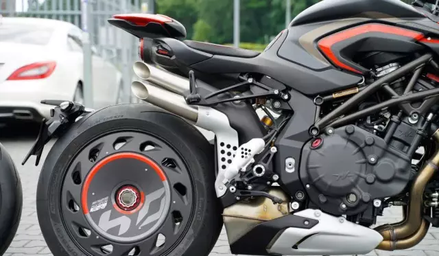 MV AGUSTA Rush 1000 
