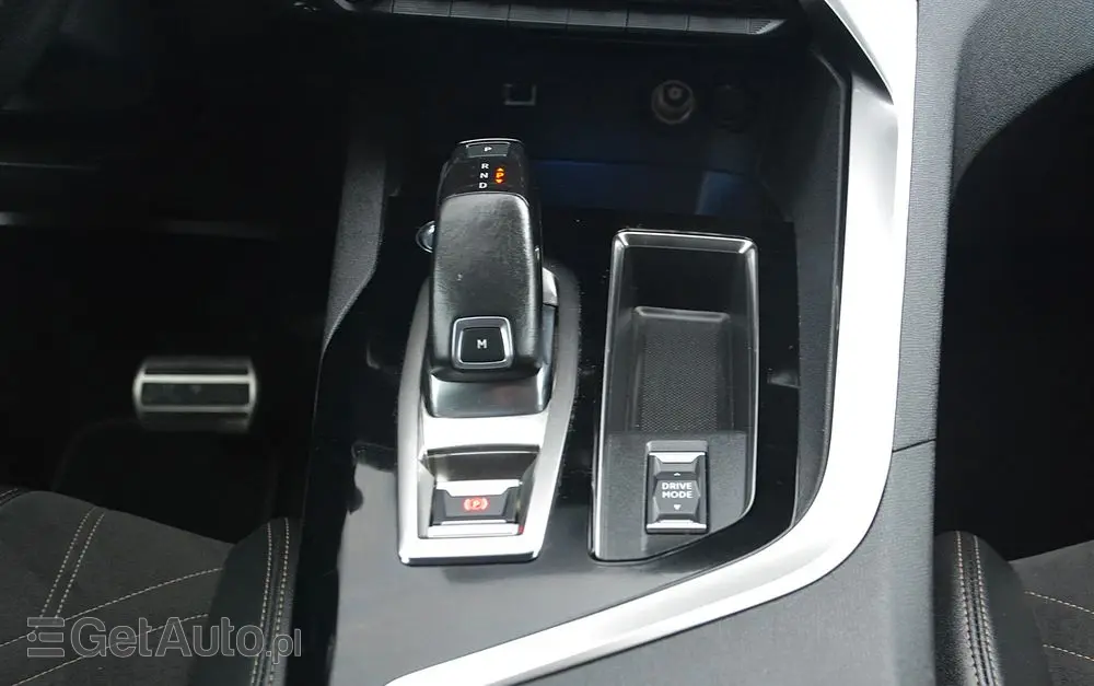 PEUGEOT 5008 BlueHDi 130 EAT8 GT