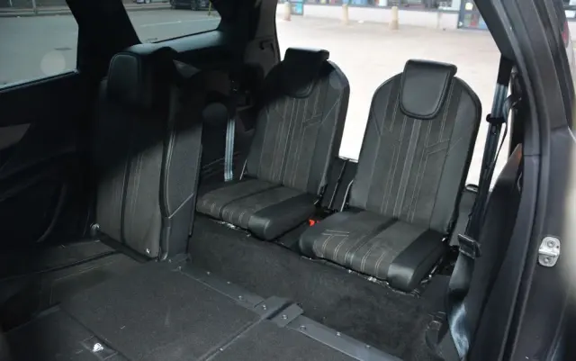 PEUGEOT 5008 BlueHDi 130 EAT8 GT