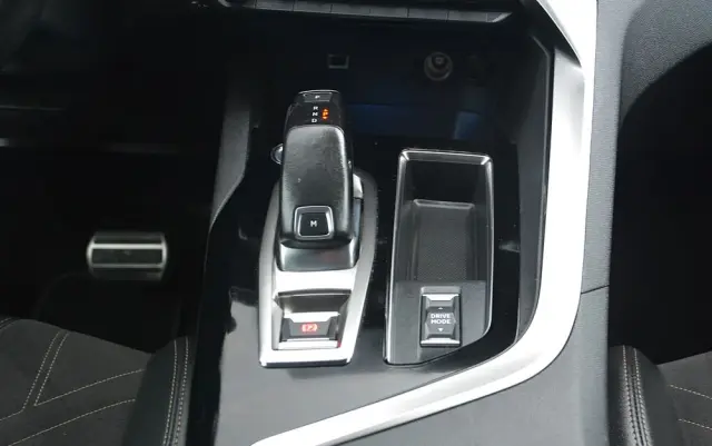 PEUGEOT 5008 BlueHDi 130 EAT8 GT