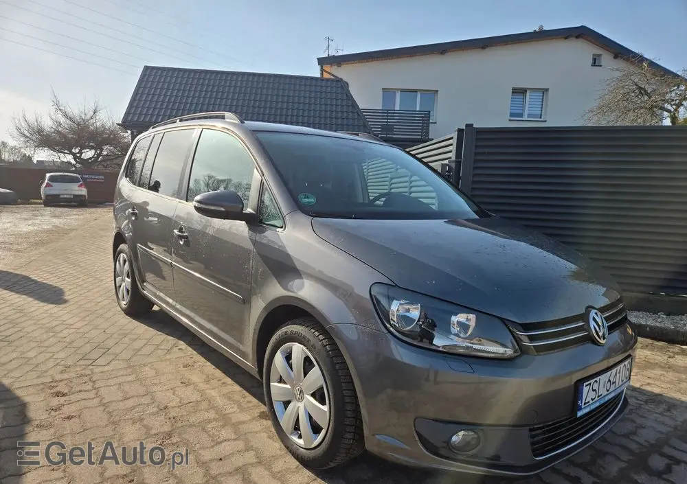 VOLKSWAGEN Touran 