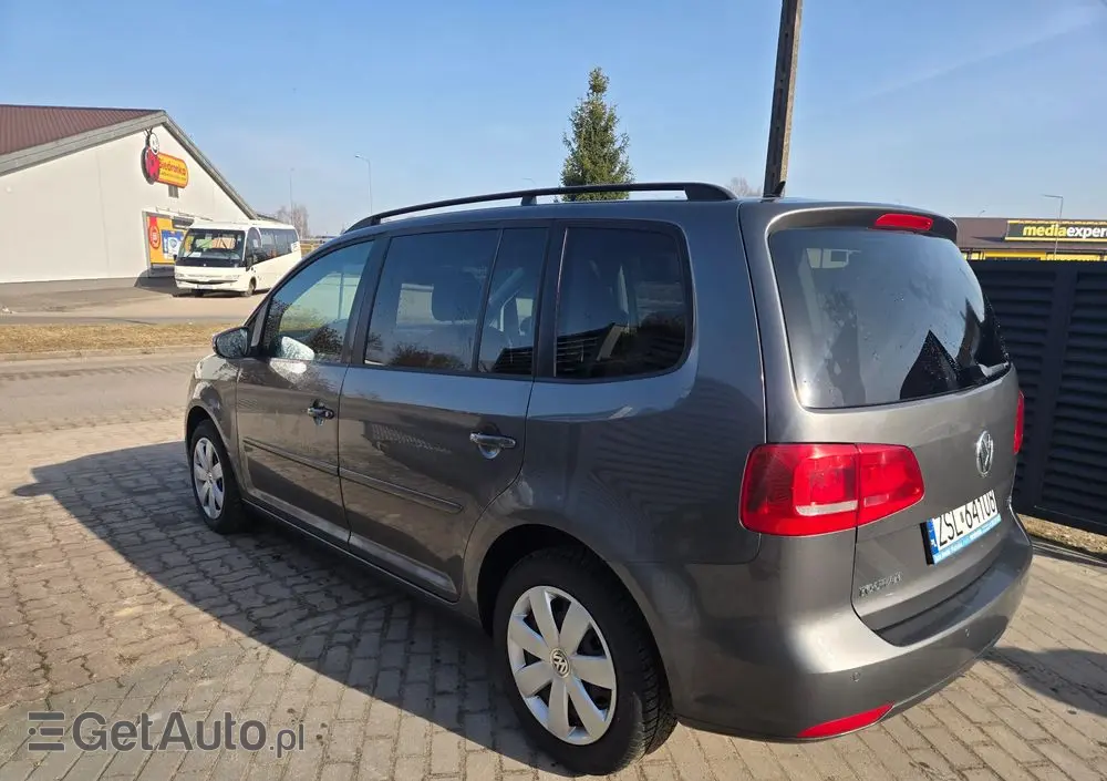 VOLKSWAGEN Touran 