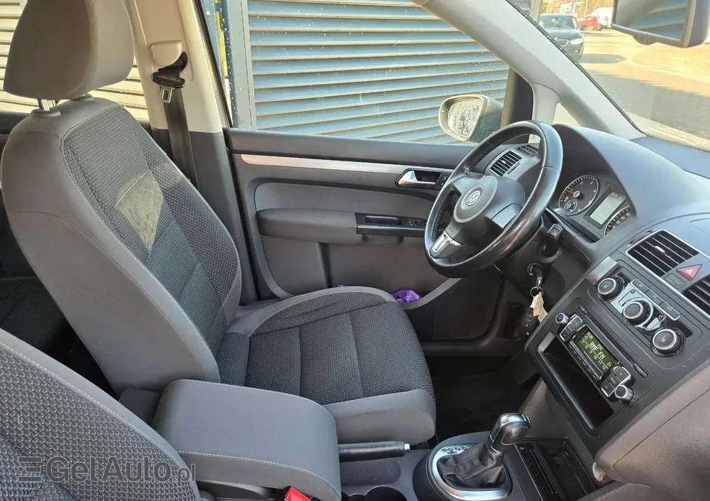VOLKSWAGEN Touran 