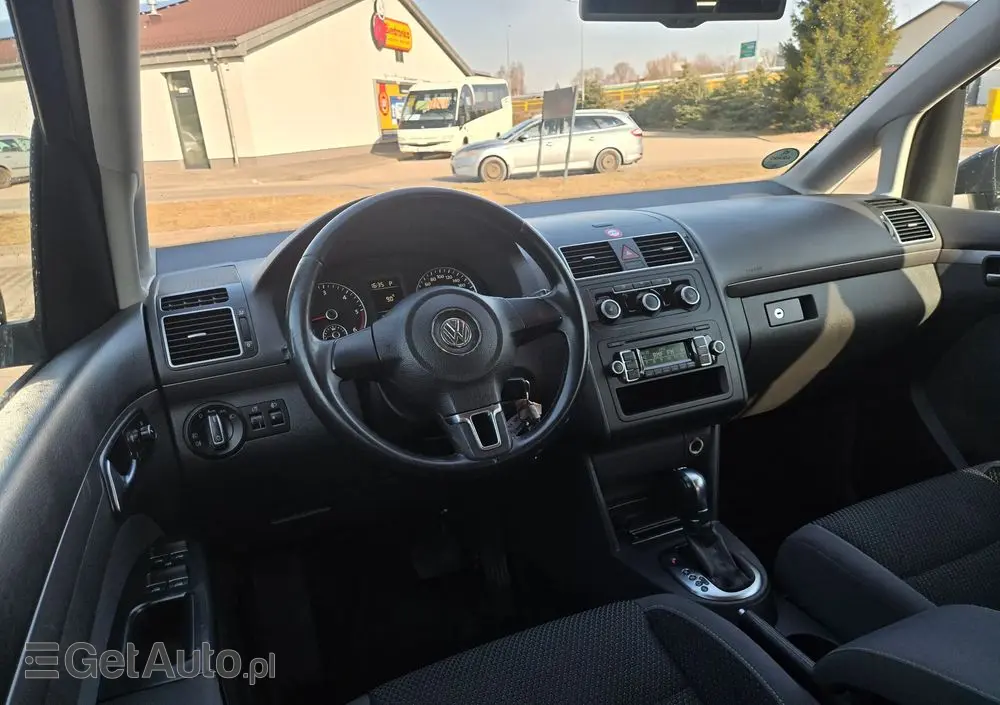VOLKSWAGEN Touran 