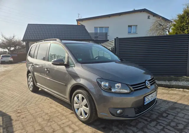 VOLKSWAGEN Touran 