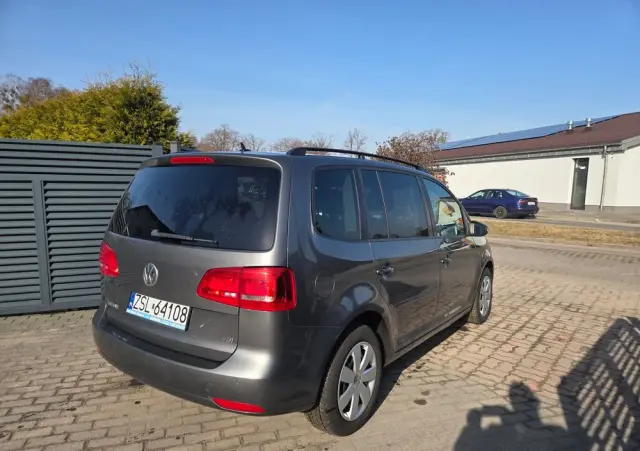 VOLKSWAGEN Touran 