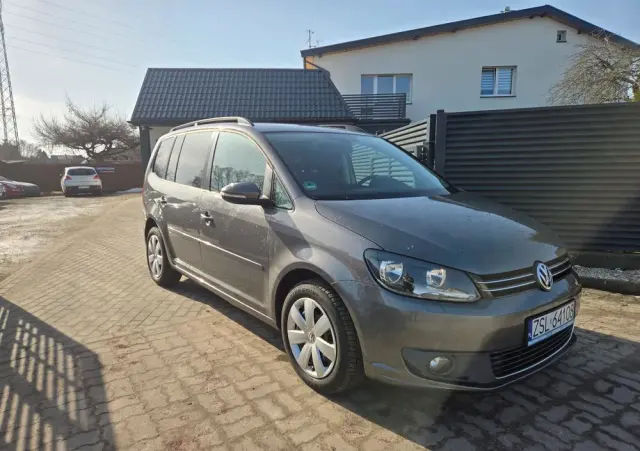 VOLKSWAGEN Touran 