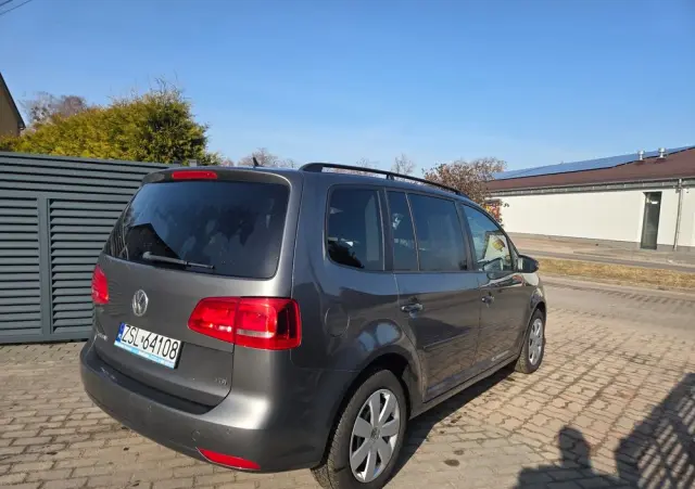 VOLKSWAGEN Touran 