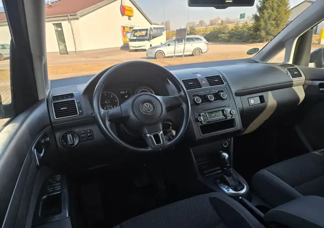 VOLKSWAGEN Touran 