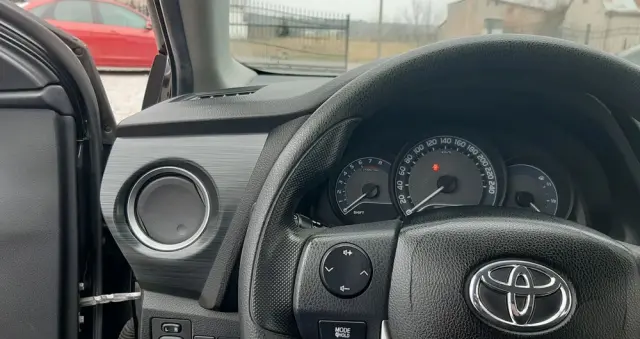 TOYOTA Auris 1.33 VVT-i Life