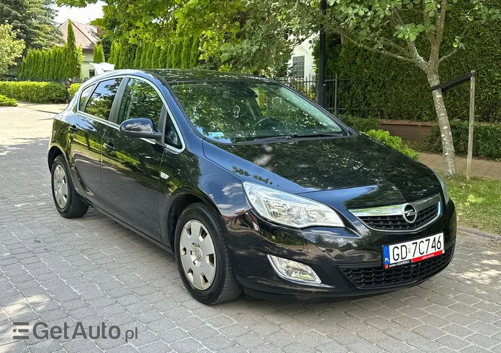 OPEL Astra 1.6 Design Edition