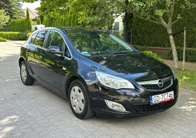 OPEL Astra 1.6 Design Edition
