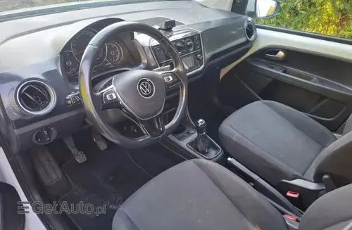 VOLKSWAGEN Up! 