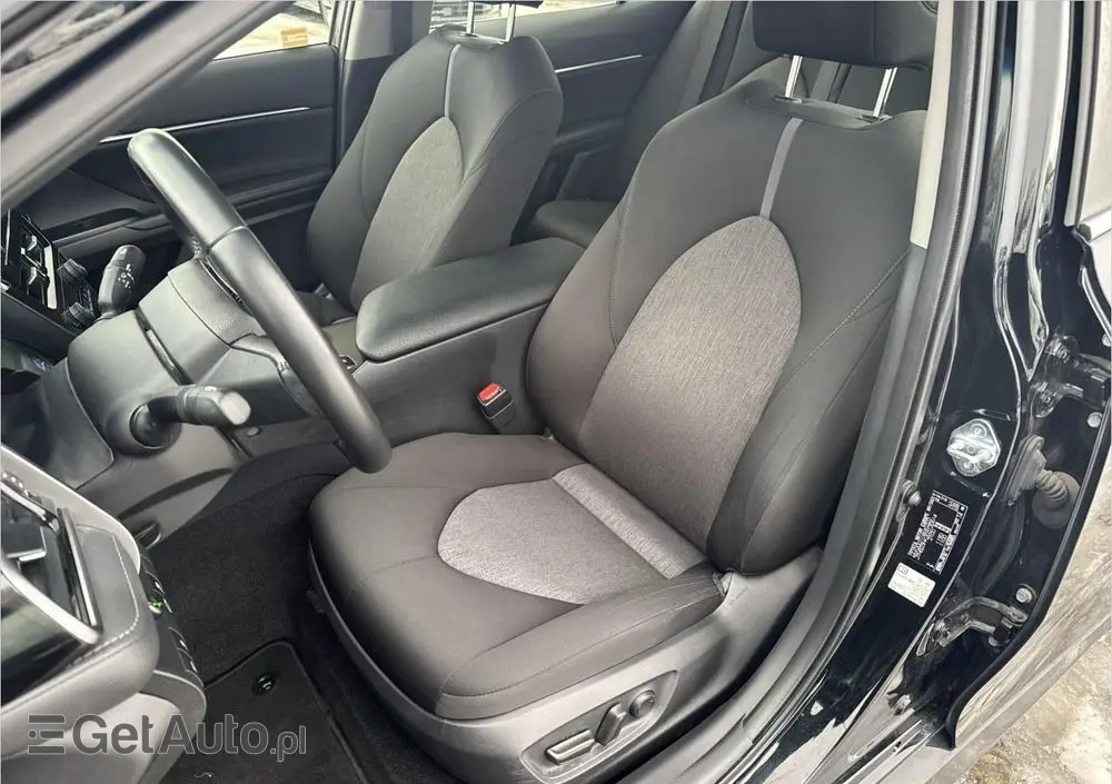 TOYOTA Camry 2.5 Hybrid Comfort CVT