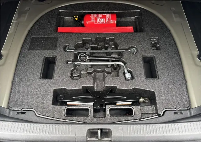 TOYOTA Camry 2.5 Hybrid Comfort CVT