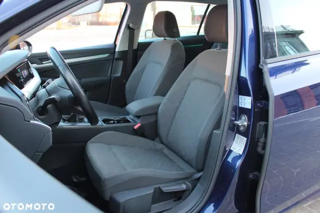 VOLKSWAGEN Golf VIII 1.0 TSI Life