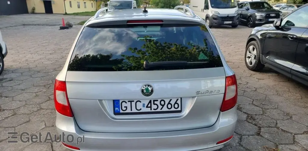 SKODA Superb 