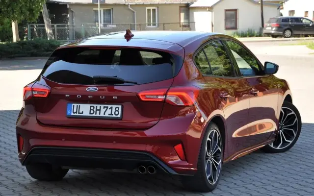 FORD Focus Turnier 1.5 EcoBoost Start-Stopp-System ST-LINE