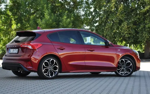 FORD Focus Turnier 1.5 EcoBoost Start-Stopp-System ST-LINE