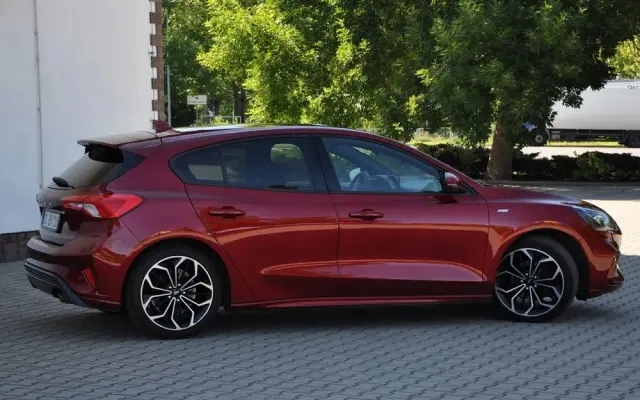 FORD Focus Turnier 1.5 EcoBoost Start-Stopp-System ST-LINE