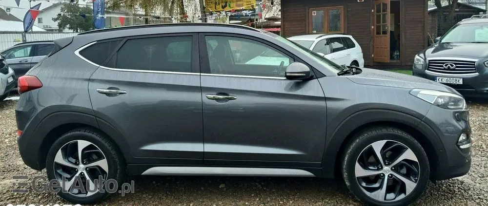 HYUNDAI Tucson 