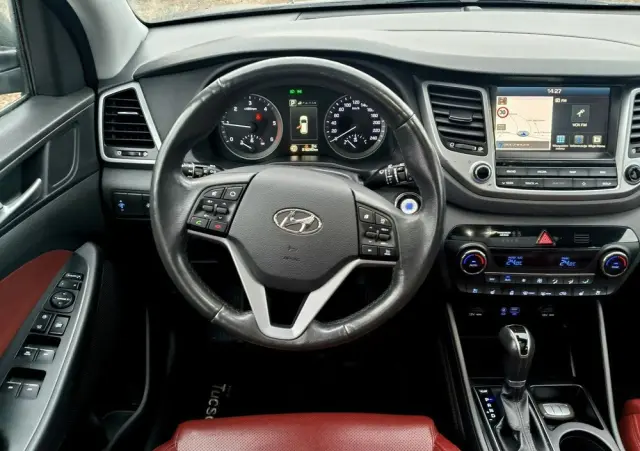 HYUNDAI Tucson 