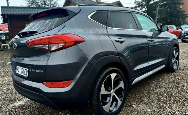 HYUNDAI Tucson 
