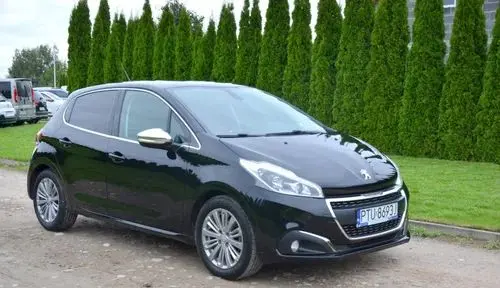 PEUGEOT 208 