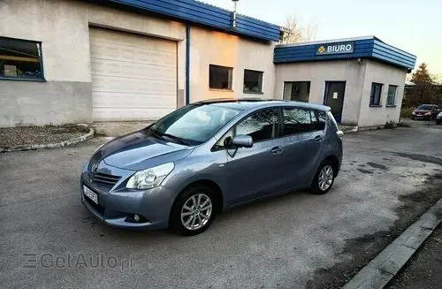 TOYOTA Verso 