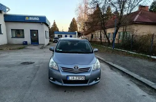 TOYOTA Verso 