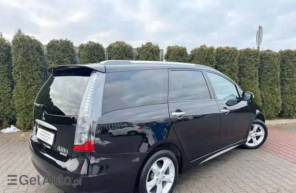 MITSUBISHI Grandis 