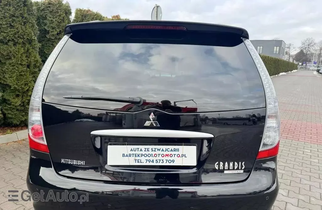MITSUBISHI Grandis 