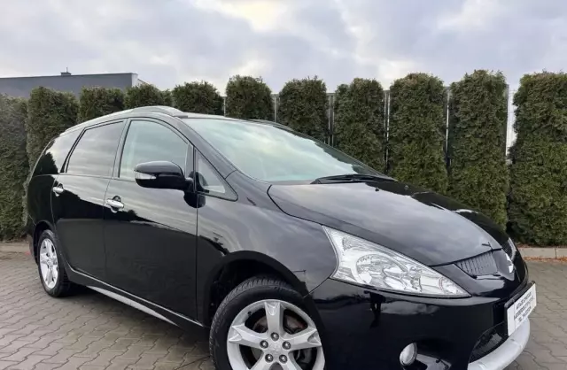 MITSUBISHI Grandis 