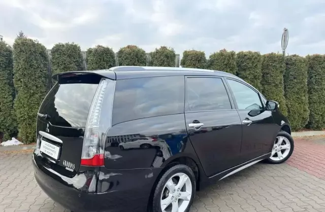 MITSUBISHI Grandis 