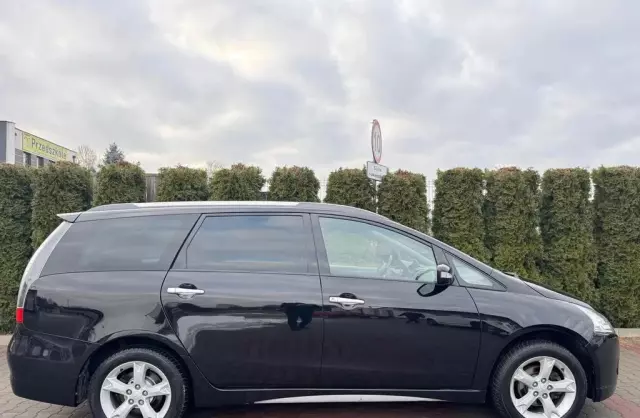 MITSUBISHI Grandis 