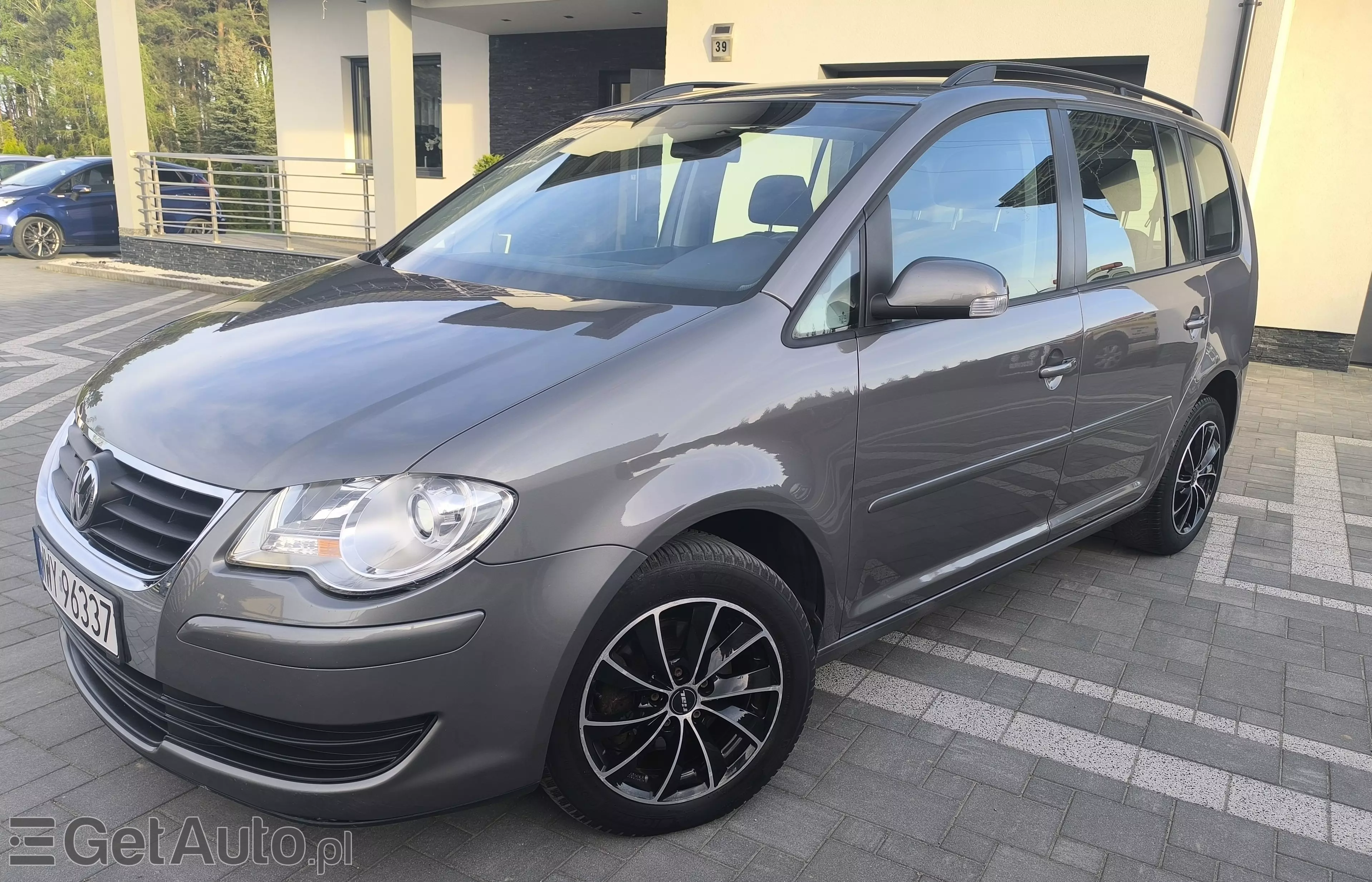 VOLKSWAGEN Touran 