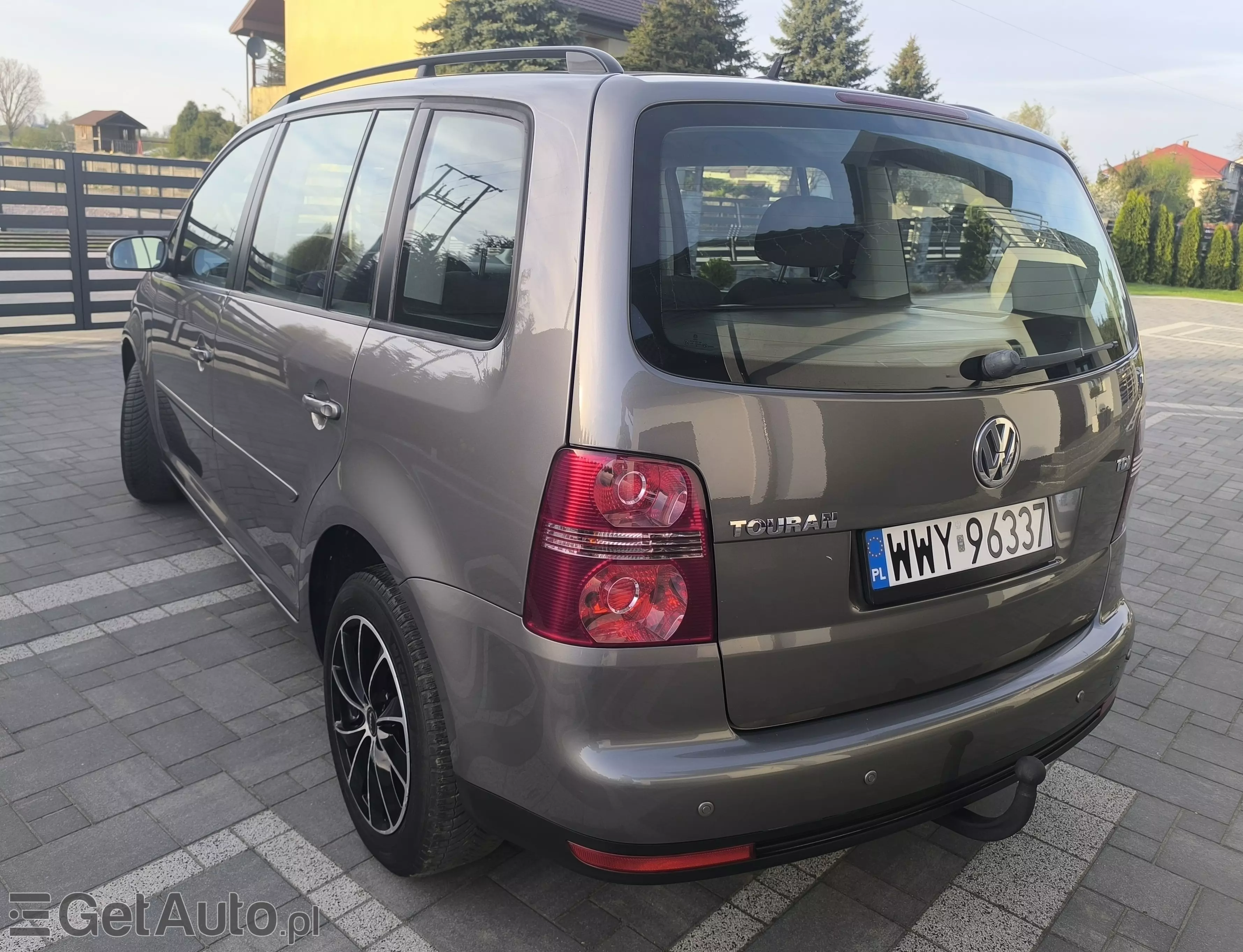 VOLKSWAGEN Touran 
