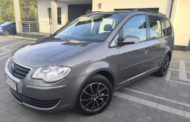 VOLKSWAGEN Touran 