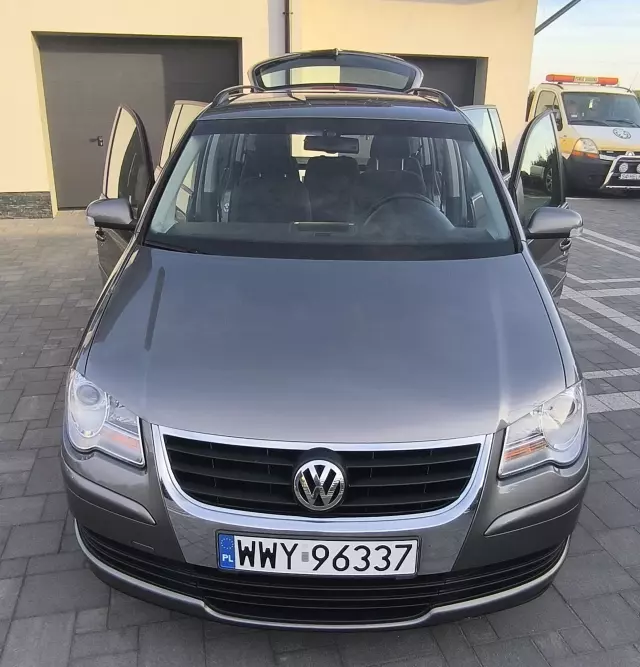 VOLKSWAGEN Touran 
