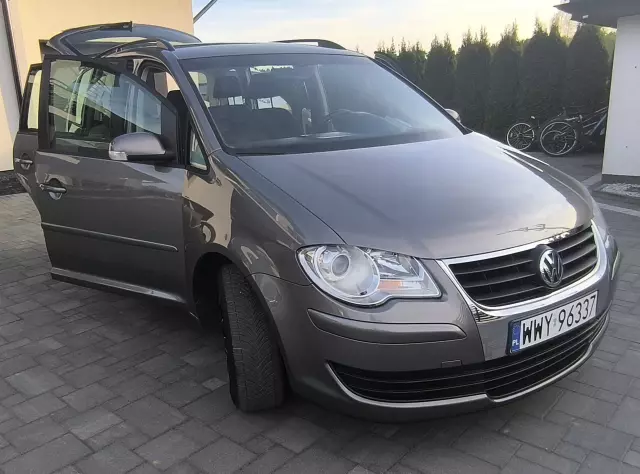 VOLKSWAGEN Touran 