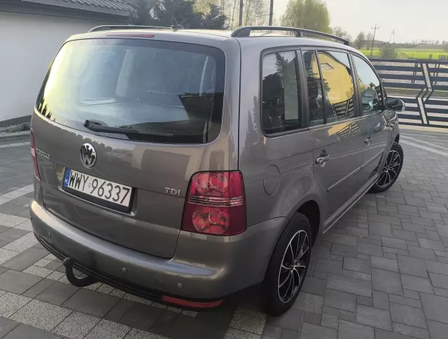 VOLKSWAGEN Touran 