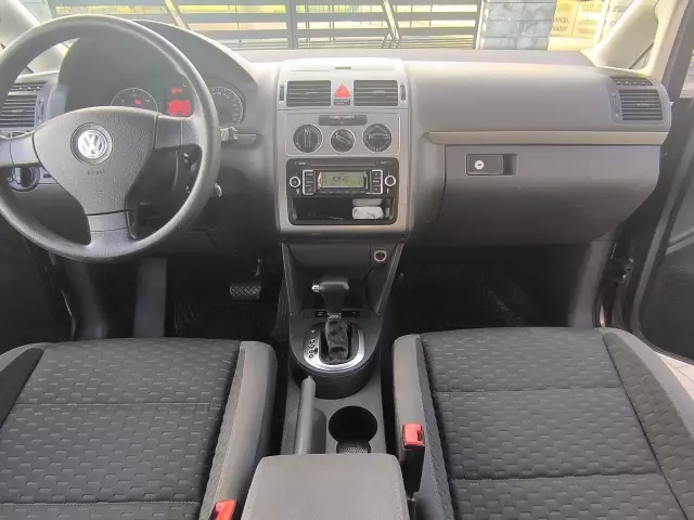 VOLKSWAGEN Touran 