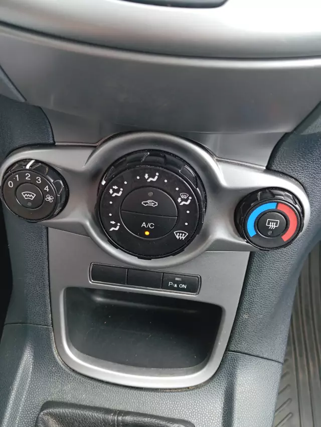 FORD Fiesta Titanium