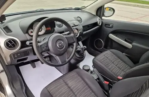 MAZDA 2 