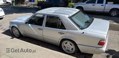 MERCEDES-BENZ W124 