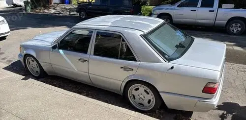 MERCEDES-BENZ W124 