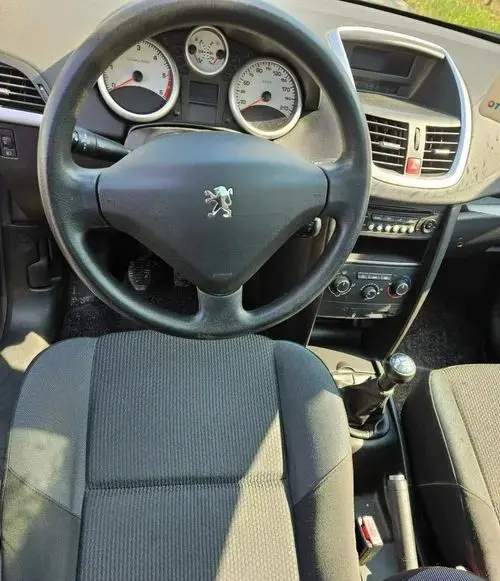 PEUGEOT 207 