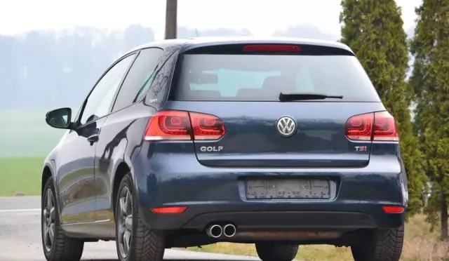 VOLKSWAGEN Golf 